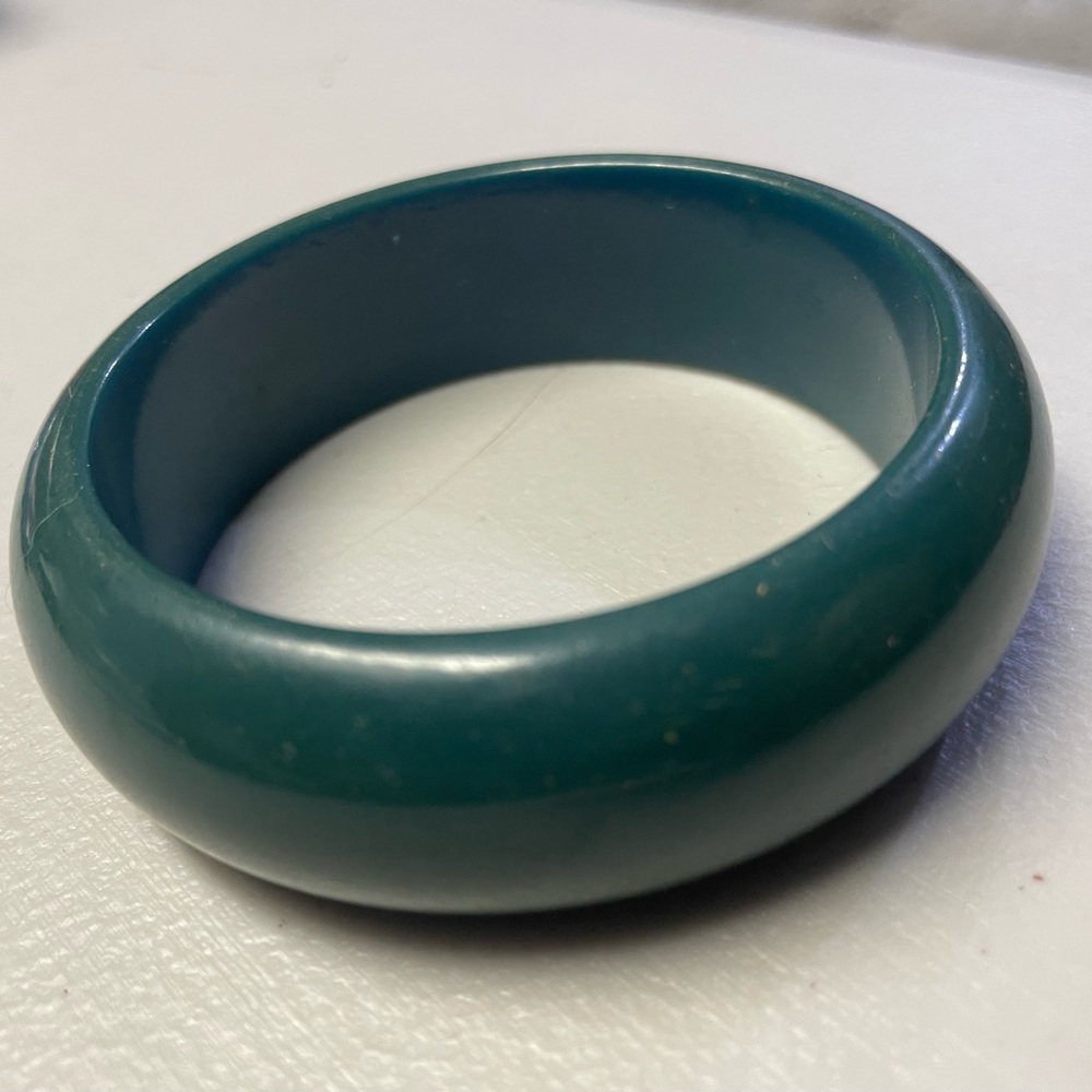 Vintage plastic green bangle bracelet